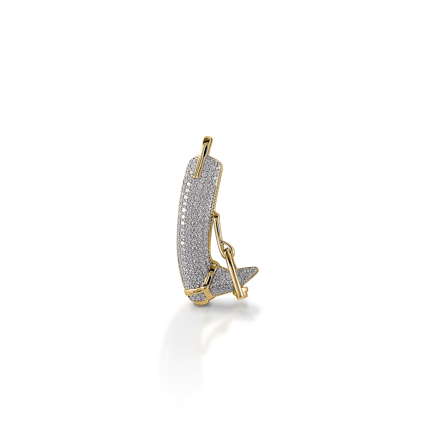 A truly beautiful piece, the Kelly Herd Pavé English Riding Boot Pendant features a perfectly crafted miniature English tall boot completely covered with pavé diamonds. Made in 14K gold. Features Detailed English tall boot pendant Diamonds pavé stones Available in 14k gold 41mm x 18mm
