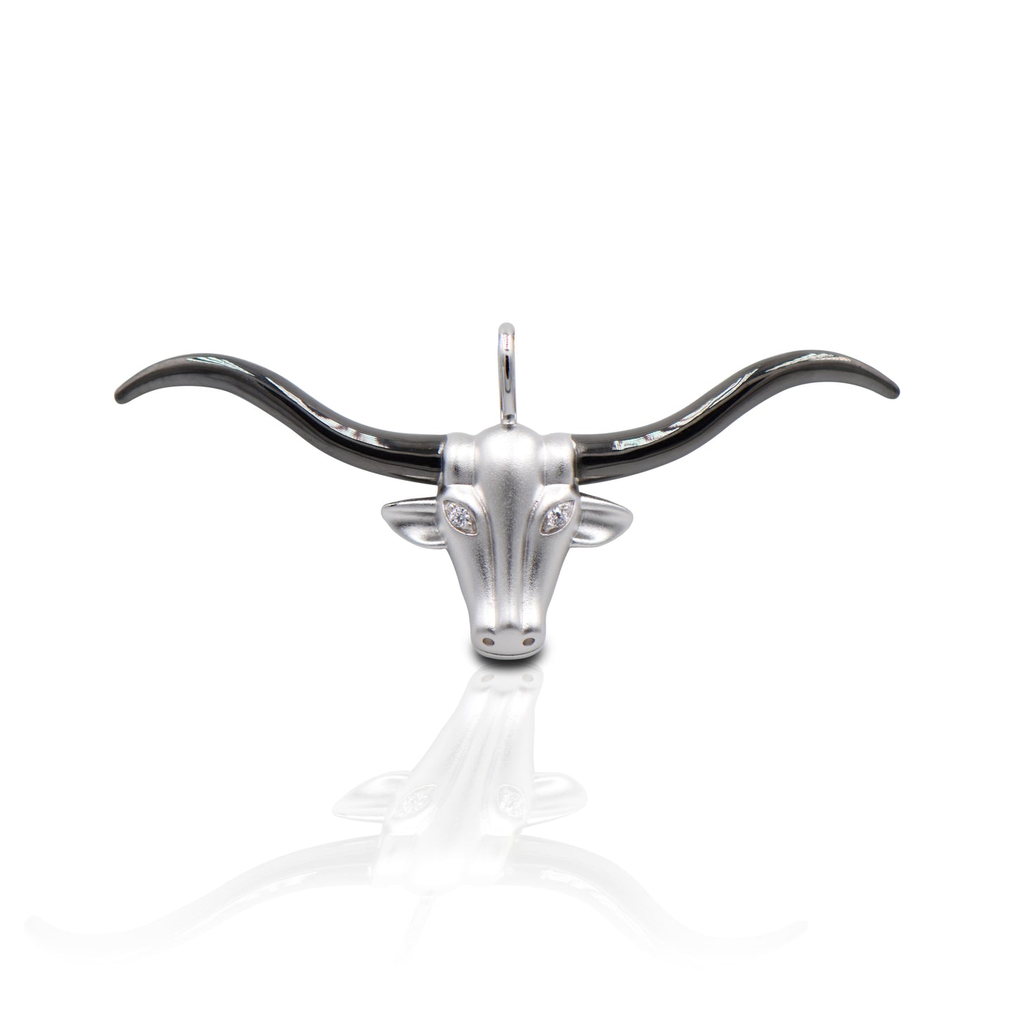 Hook 'Em Horns! The Kelly Herd Large Longhorn Pendant features an incredibly detailed long horn head with a brushed surface and shiny horns. Available in 14K gold with diamond "eyes" . Features Long horn pendant Diamonds Available in 14K gold 41mm x 24mm