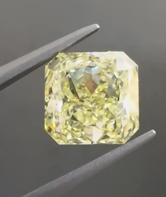2.66ct Square Natural Diamond (Colour Fancy Light Yellow, Clarity VS1, GIA Certified)