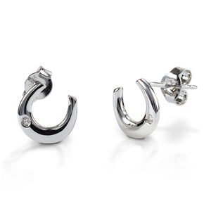 Modern and clean, the Kelly Herd Single Stone Horseshoe Earrings feature stylized sterling silver horseshoes with a small off set diamond.  Features      Horseshoe design     Diamond     Made of sterling silver     Post Back     9mm x 9mm