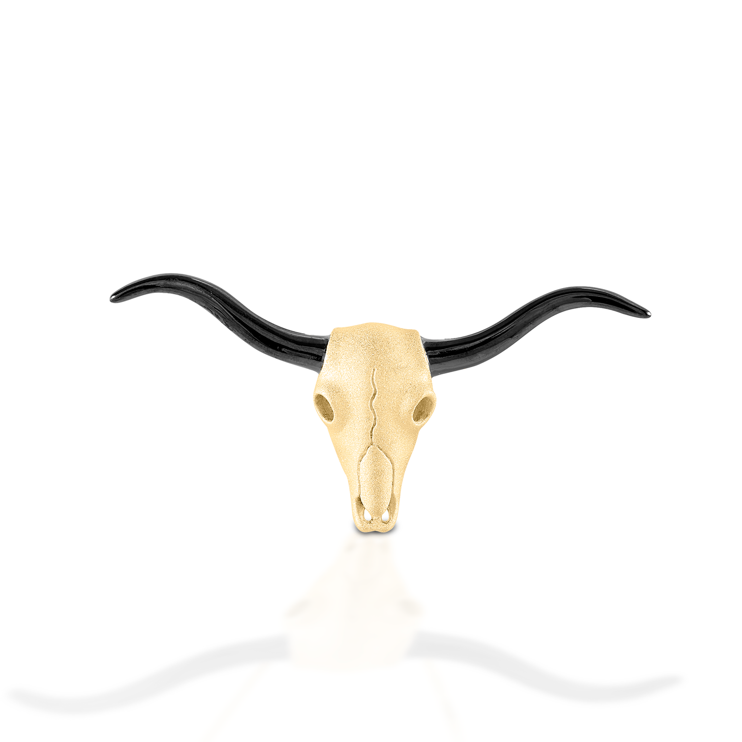 In a nod to a classic Southwest motif, the Kelly Herd Longhorn Skull Pendant features an incredibly detailed long horn skull a brushed surface and shiny black horns. Available in 14K gold.  Features      Long horn skull pendant     Available in 14K gold     18mm x 14mm