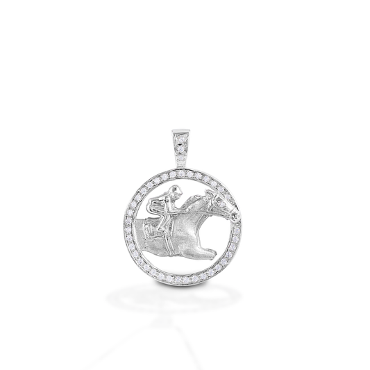The Kelly Herd Circle Race Horse Pendant is a beautiful representation of the Sport of Kings! A horse and jockey at burst from a circle of clear diamonds. Available in 14K gold.  Features      Race horse pendant     Accented with diamonds     Available in 14K gold     16mm x 16mm